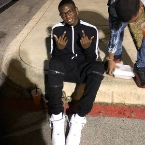 Meet your Posher, Gregory